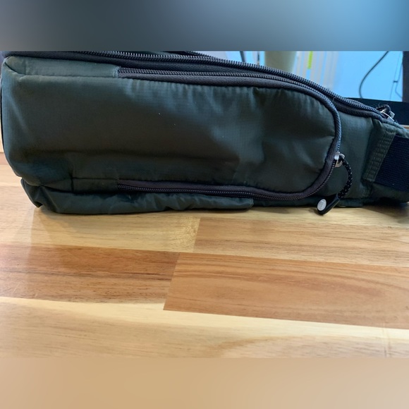 Columbia Diaper/ Messenger Bag| Hunter Green - Picture 10 of 16